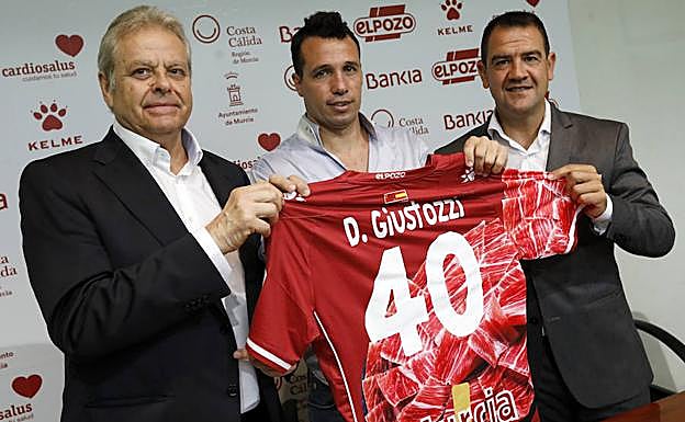 Diego Giustozzi, durante su presentación como nuevo entrenador de ElPozo Murcia.