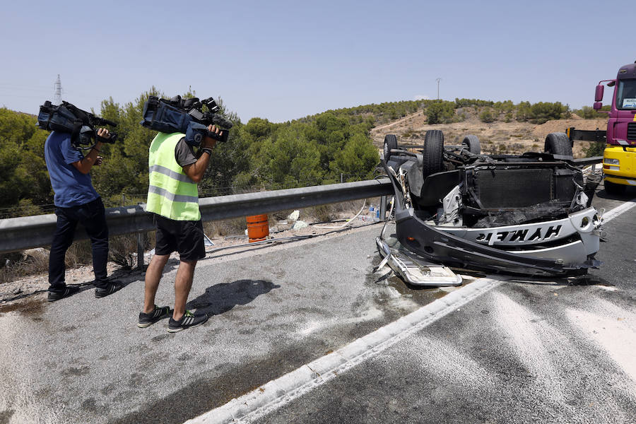 En el siniestro se vieron implicados un camión que transportaba bombonas de butano, una autocaravana y varios turismos