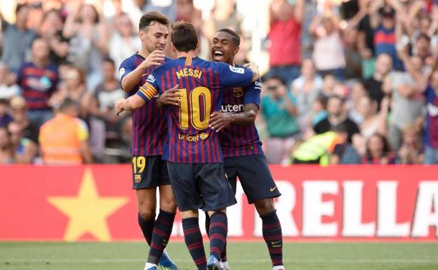 Los jugadores del Barcelona celebran un gol.