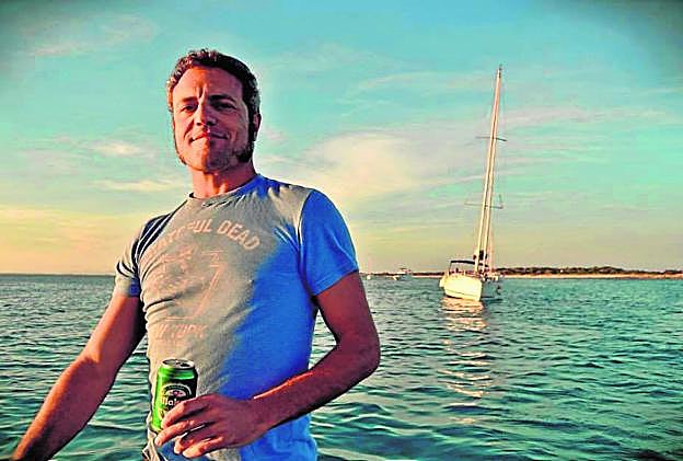 El cantante y compositor Carlos Tarque, disfrutando del verano. 