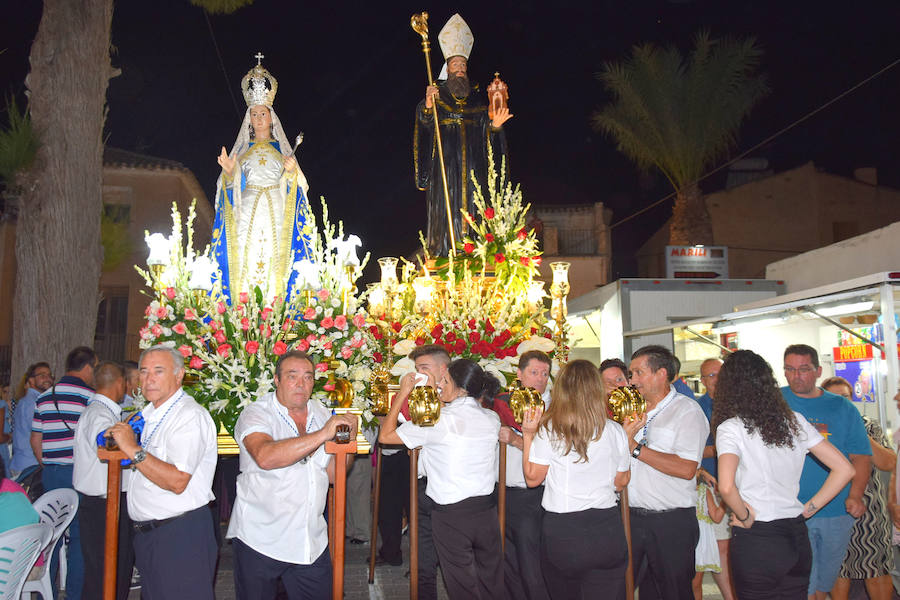 Unas cuatro mil personas llegadas desde toda la geografía regional y nacional presenciaron la espectacular 'cohetada' y posterior lanzamiento del castillo de fuegos artificiales en la noche del pasado martes en Ojós