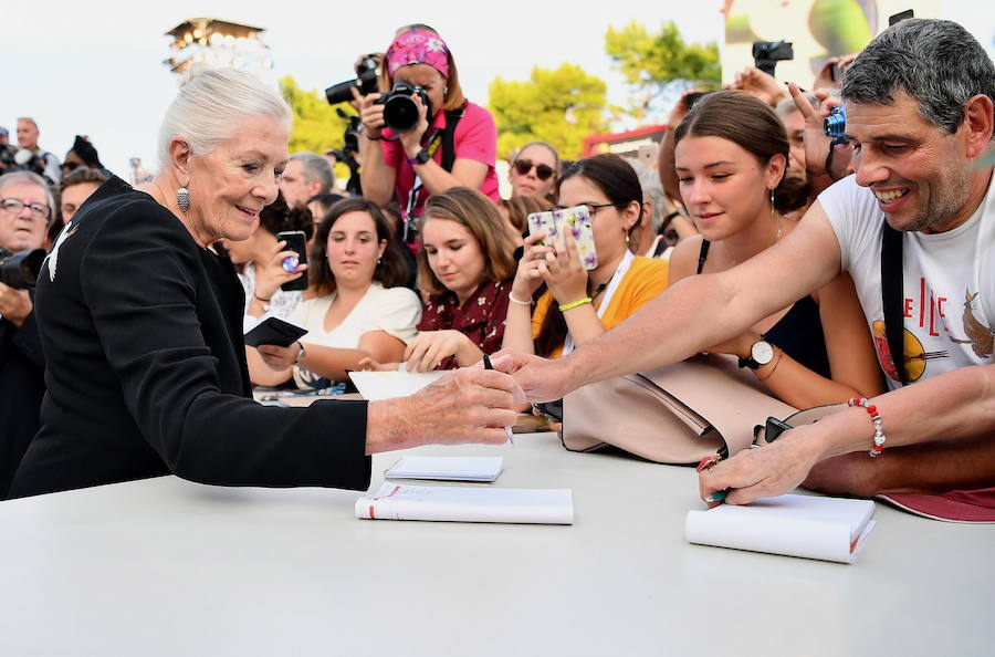 La 75° edición del Festival Internacional anual de Cine de Venecia se abrió con su ceremonia de apertura y con la proyección de la película 'First Man', sobre la preparación de la misión Apolo XI