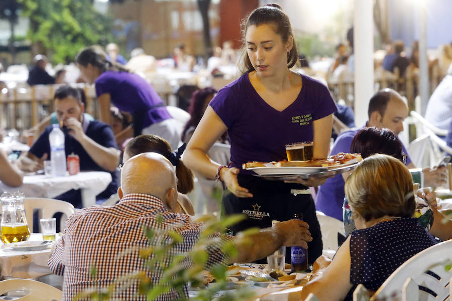 Los quince establecimientos con comida huertana del Malecón estarán abiertos hasta el día 10 