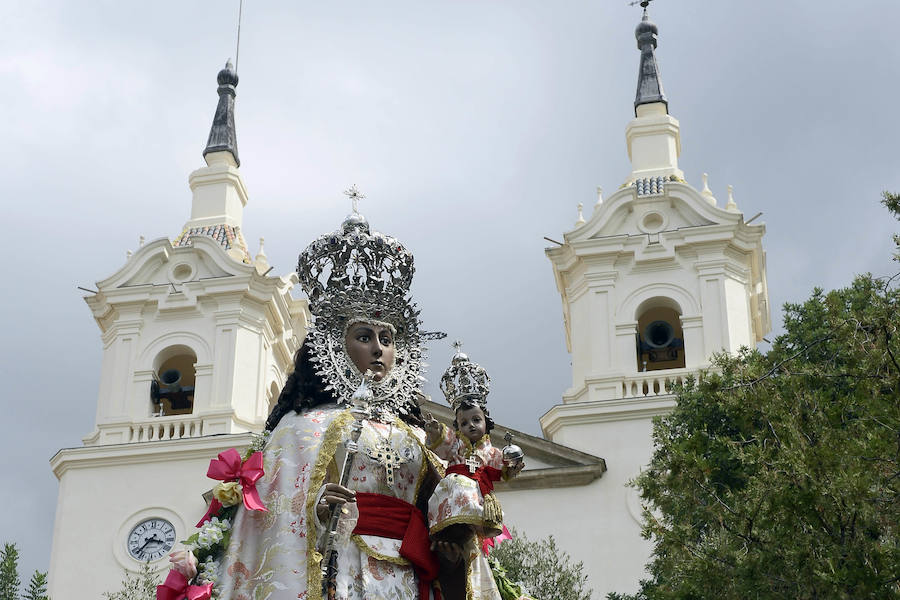 Durante el trayecto, la Patrona estuvo acompañada por cientos de murcianos desde la salida de su santuario hasta su llegada a la iglesia del Carmen