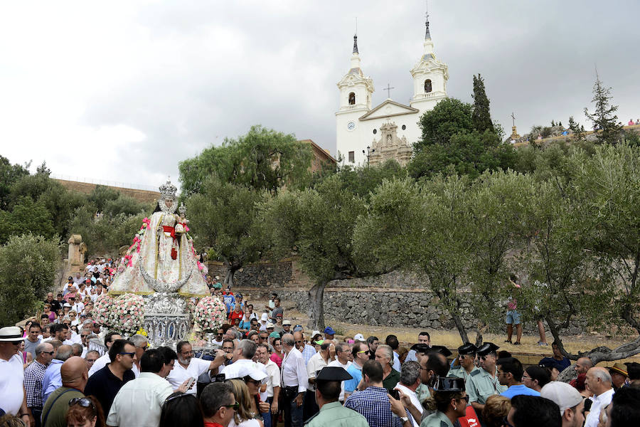 Durante el trayecto, la Patrona estuvo acompañada por cientos de murcianos desde la salida de su santuario hasta su llegada a la iglesia del Carmen