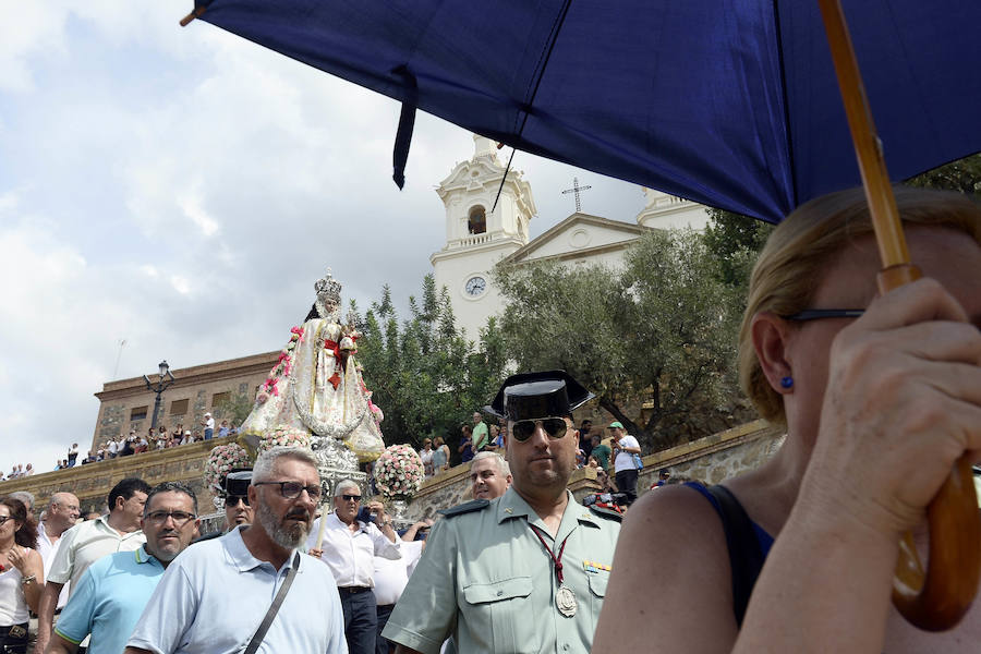 Durante el trayecto, la Patrona estuvo acompañada por cientos de murcianos desde la salida de su santuario hasta su llegada a la iglesia del Carmen