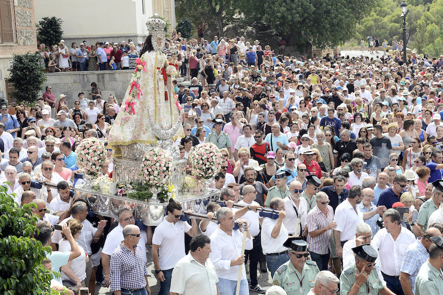 Durante el trayecto, la Patrona estuvo acompañada por cientos de murcianos desde la salida de su santuario hasta su llegada a la iglesia del Carmen