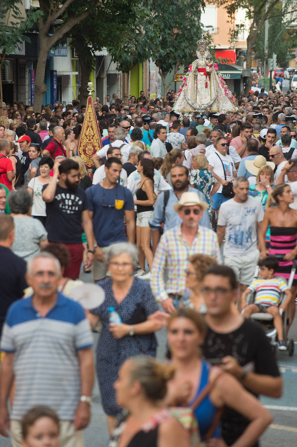 Durante el trayecto, la Patrona estuvo acompañada por cientos de murcianos desde la salida de su santuario hasta su llegada a la iglesia del Carmen
