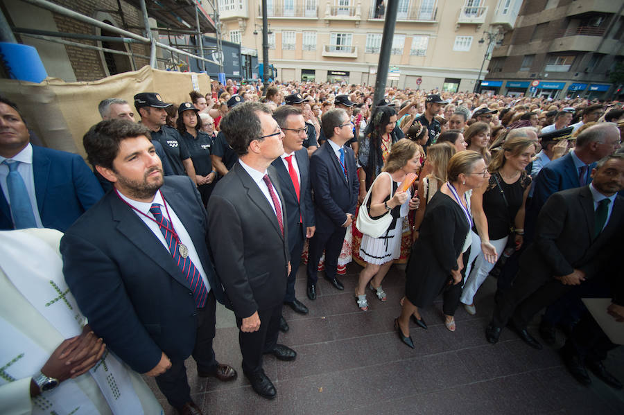 Durante el trayecto, la Patrona estuvo acompañada por cientos de murcianos desde la salida de su santuario hasta su llegada a la iglesia del Carmen