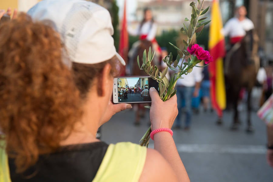 Durante el trayecto, la Patrona estuvo acompañada por cientos de murcianos desde la salida de su santuario hasta su llegada a la iglesia del Carmen