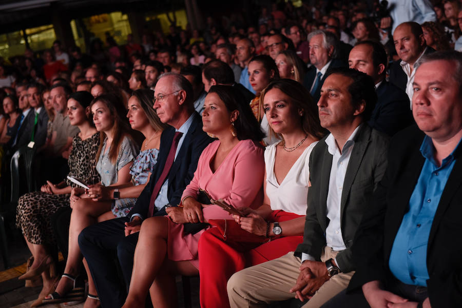 Más de 3.000 personas llenaron la plaza Belluga para ver a siete artistas murcianos dar el pistoletazo de salida oficial a las celebraciones
