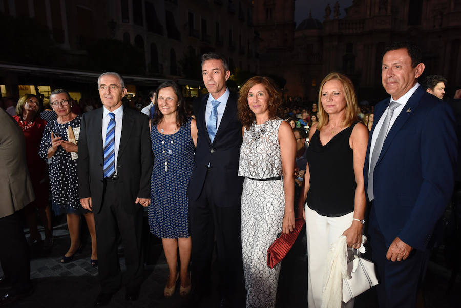 Más de 3.000 personas llenaron la plaza Belluga para ver a siete artistas murcianos dar el pistoletazo de salida oficial a las celebraciones