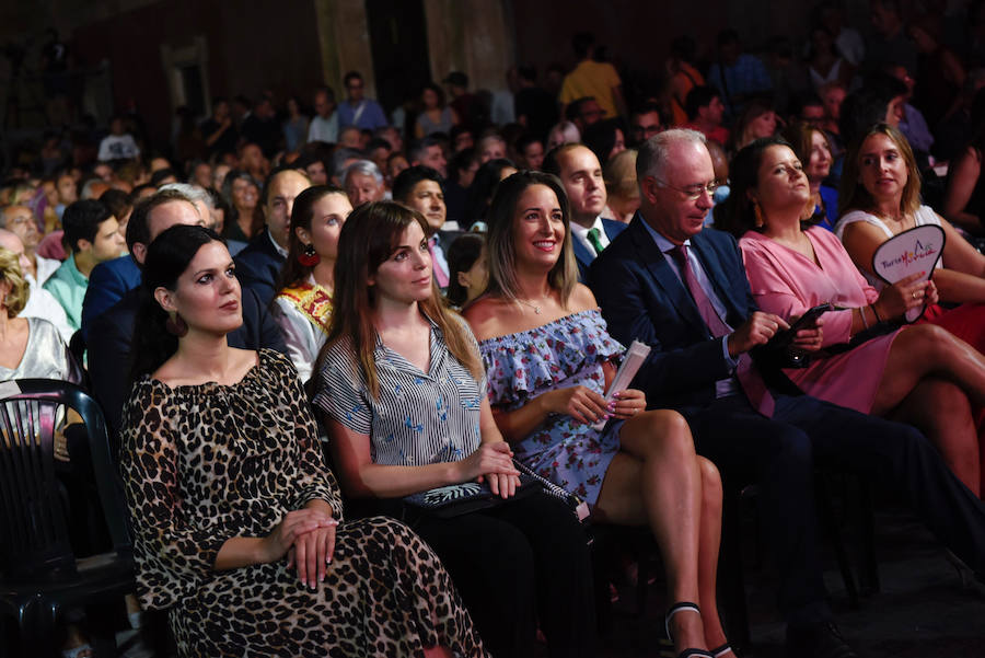 Más de 3.000 personas llenaron la plaza Belluga para ver a siete artistas murcianos dar el pistoletazo de salida oficial a las celebraciones