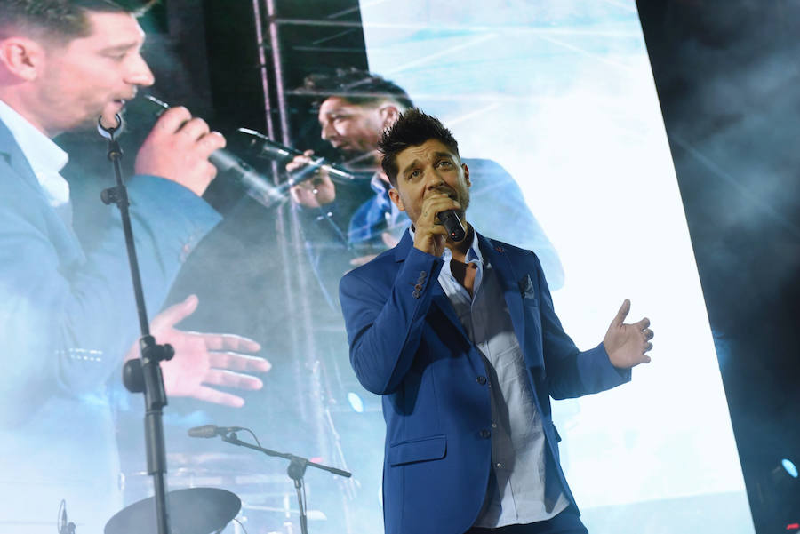 Más de 3.000 personas llenaron la plaza Belluga para ver a siete artistas murcianos dar el pistoletazo de salida oficial a las celebraciones