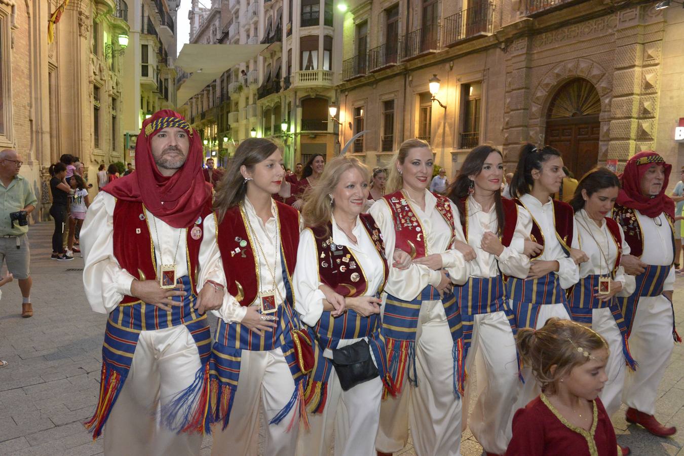 El pregonero Yayo Delgado ensalza en un Romea abarrotado de público la tradición de kábilas y mesnadas
