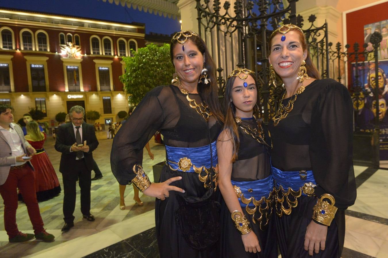 El pregonero Yayo Delgado ensalza en un Romea abarrotado de público la tradición de kábilas y mesnadas