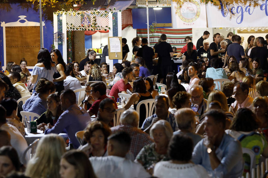 El arranque de la Feria a finales de agosto, la proliferación de chiringuitos y la convocatoria de actos en otros lugares resta público en la primera semana