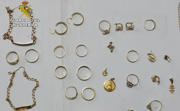Algunas de las joyas recuperadas por la Benemérita.