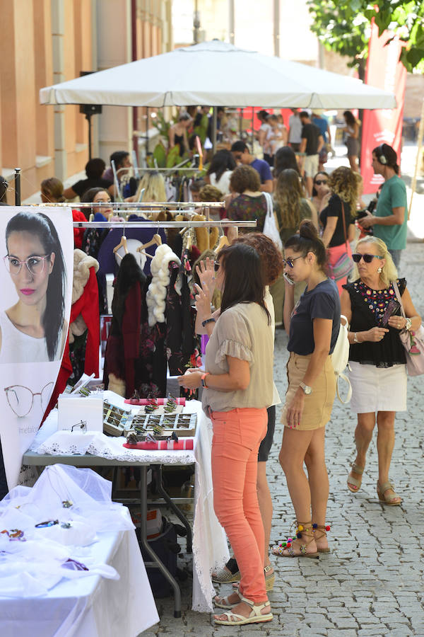 El popular enclave de la capital acoge la tercera edición de esta fiesta de la moda y la creatividad, que incluye música en directo, un mercadillo artesanal, cuatro desfiles y una exposición