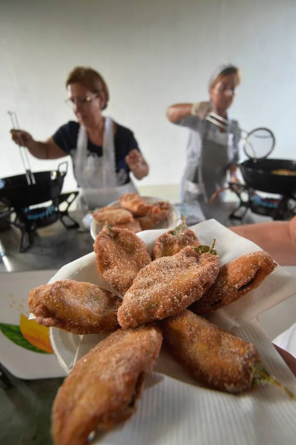 Más de medio centenar de aspirantes participan en el I Concurso Regional para elegir la mejor pieza de esta joya gastronómica. La sede de la Federación de Peñas Huertanas acogió ayer la primera semifinal