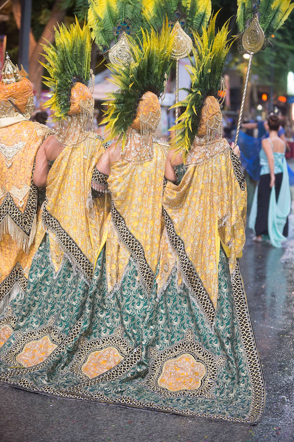 Este año, como novedad, el bando moro, encabezado por el rey Aben Hud, abre el desfile