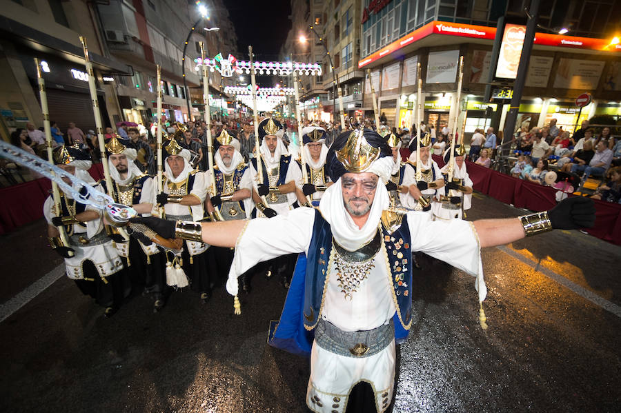 Este año, como novedad, el bando moro, encabezado por el rey Aben Hud, abre el desfile