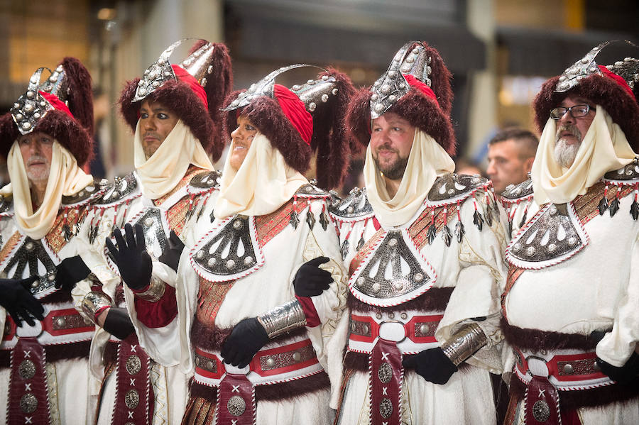 Este año, como novedad, el bando moro, encabezado por el rey Aben Hud, abre el desfile