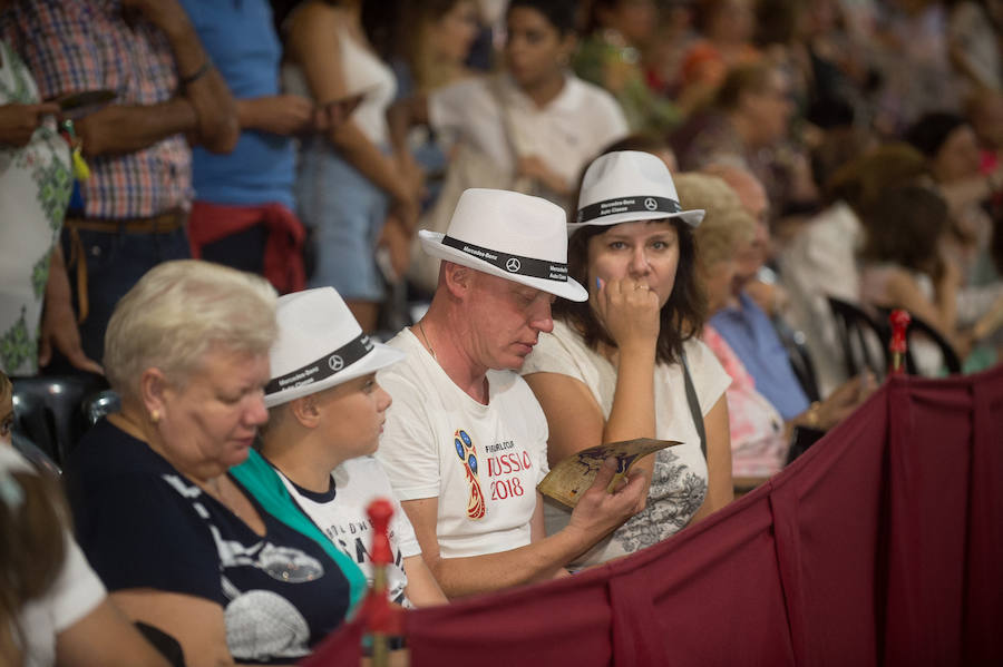 Este año, como novedad, el bando moro, encabezado por el rey Aben Hud, abre el desfile
