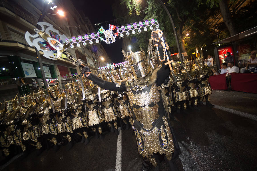 Este año, como novedad, el bando moro, encabezado por el rey Aben Hud, abre el desfile