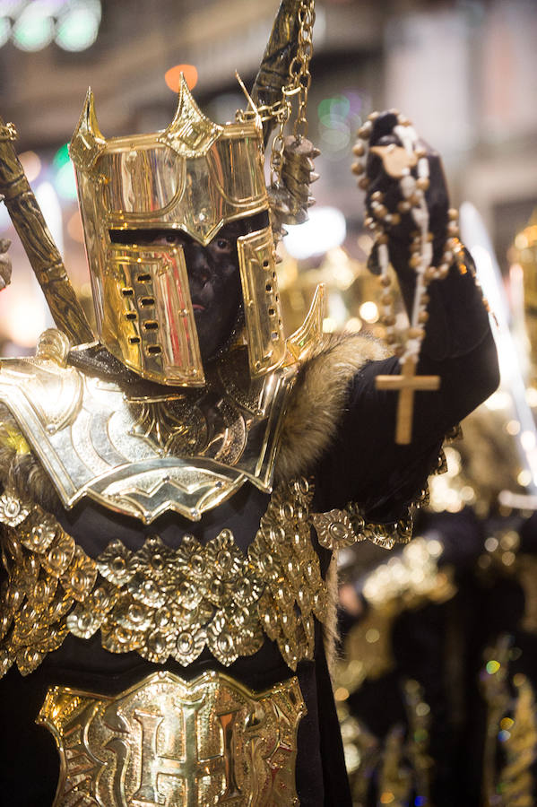 Este año, como novedad, el bando moro, encabezado por el rey Aben Hud, abre el desfile