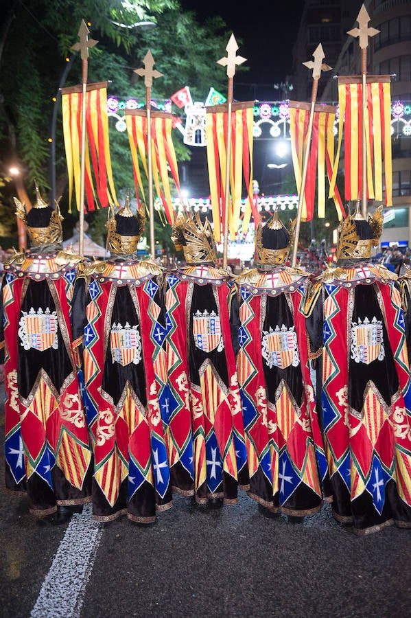 Este año, como novedad, el bando moro, encabezado por el rey Aben Hud, abre el desfile