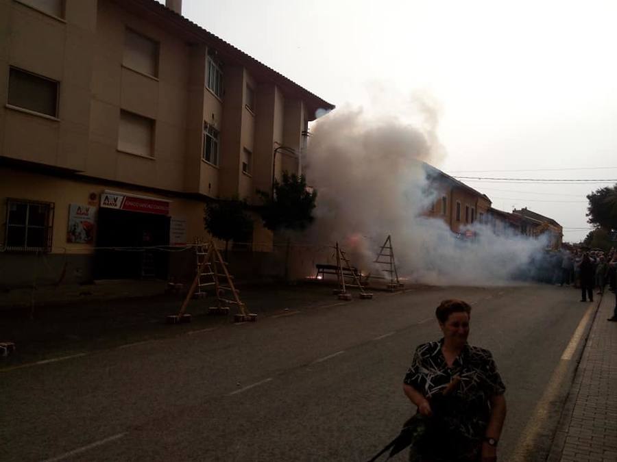 Miles de romeros acompañan la imagen sagrada desde su santuario al Real Monasterio de la Encarnación, dando inicio a las fiestas patronales de Mula