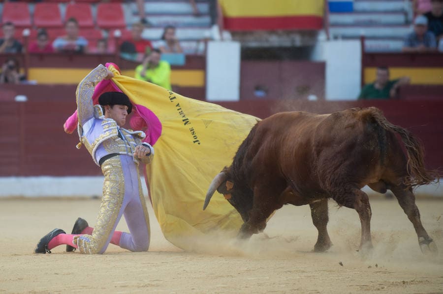 La Feria Taurina de Murcia arrancó el sábado con una clase práctica en la que participaron alumnos de las escuelas de tauromaquia