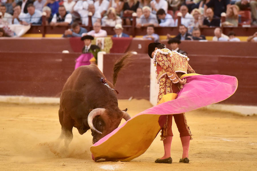 El torero murciano y el diestro francés cortan dos orejas cada uno y salen a hombros de La Condomina tras lidiar una buena corrida de Parladé