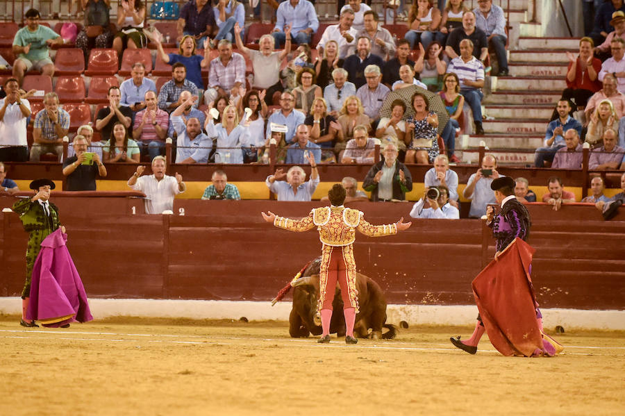 El torero murciano y el diestro francés cortan dos orejas cada uno y salen a hombros de La Condomina tras lidiar una buena corrida de Parladé