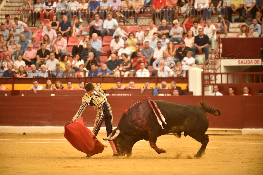 El torero murciano y el diestro francés cortan dos orejas cada uno y salen a hombros de La Condomina tras lidiar una buena corrida de Parladé
