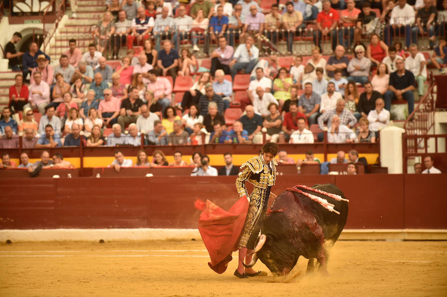 El torero murciano y el diestro francés cortan dos orejas cada uno y salen a hombros de La Condomina tras lidiar una buena corrida de Parladé
