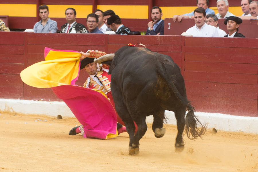 El torero murciano y el diestro francés cortan dos orejas cada uno y salen a hombros de La Condomina tras lidiar una buena corrida de Parladé