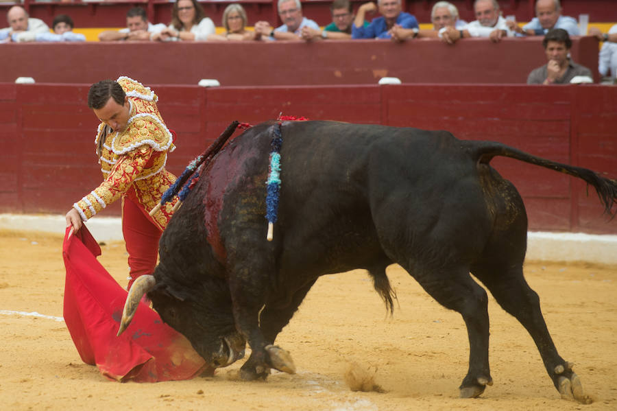 El torero murciano y el diestro francés cortan dos orejas cada uno y salen a hombros de La Condomina tras lidiar una buena corrida de Parladé
