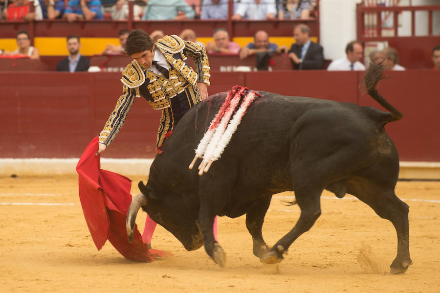 El torero murciano y el diestro francés cortan dos orejas cada uno y salen a hombros de La Condomina tras lidiar una buena corrida de Parladé