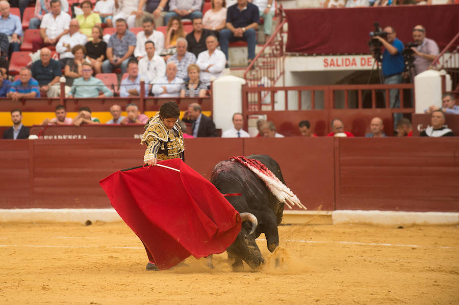 El torero murciano y el diestro francés cortan dos orejas cada uno y salen a hombros de La Condomina tras lidiar una buena corrida de Parladé