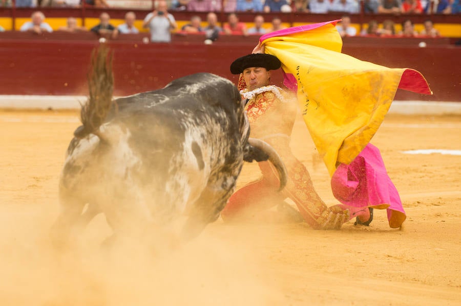 El torero murciano y el diestro francés cortan dos orejas cada uno y salen a hombros de La Condomina tras lidiar una buena corrida de Parladé