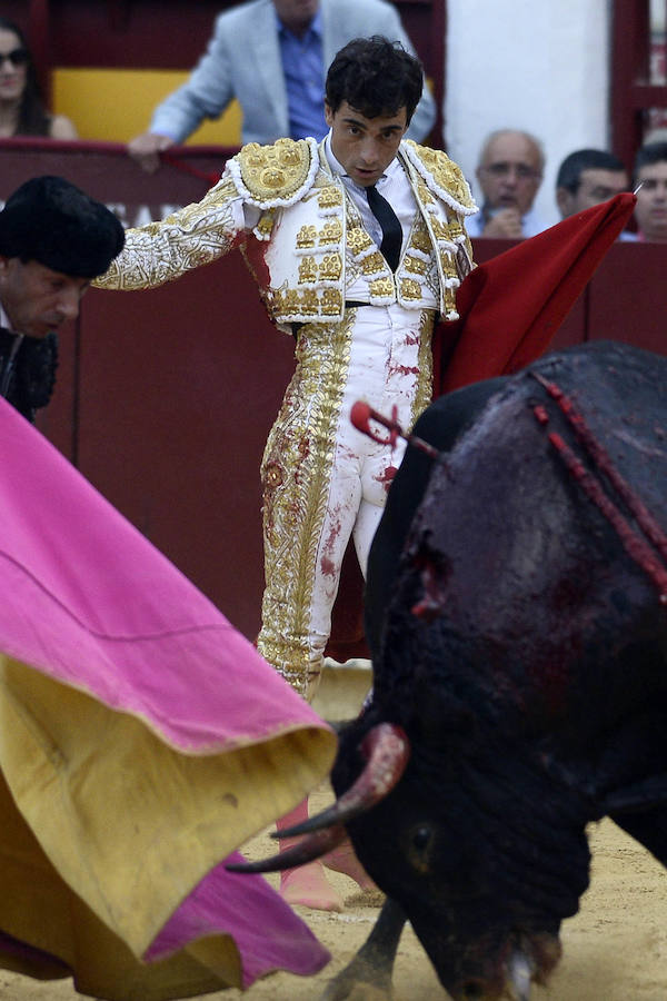 El lorquino triunfa cortando cuatro orejas y sale a hombros con El Juli, mientras que Manzanares se va de vacío en la Feria Taurina de Murcia