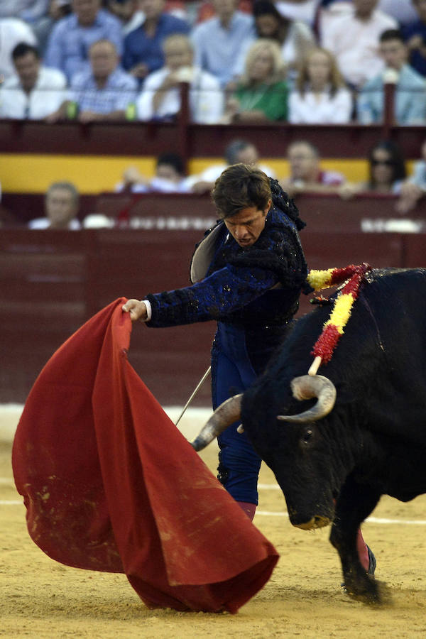 El lorquino triunfa cortando cuatro orejas y sale a hombros con El Juli, mientras que Manzanares se va de vacío en la Feria Taurina de Murcia