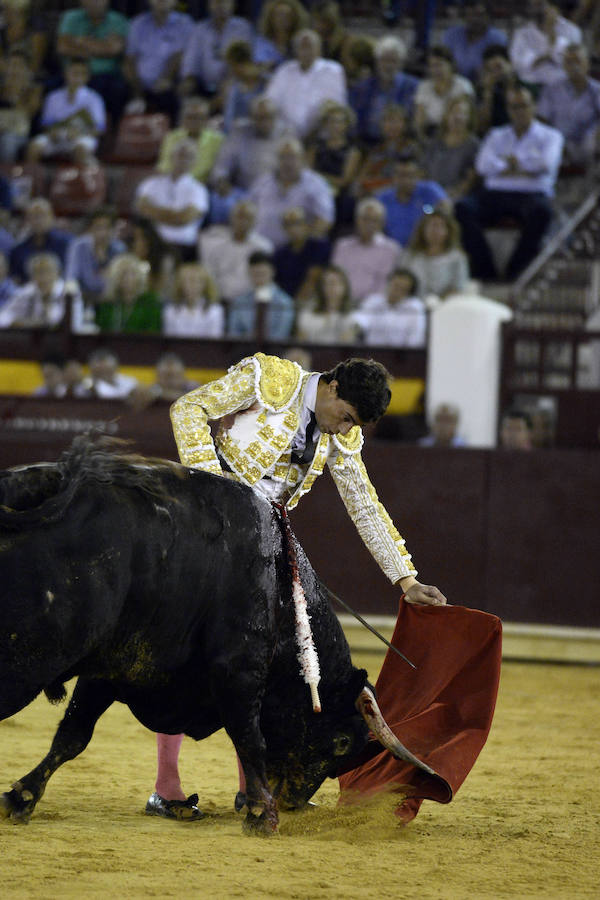 El lorquino triunfa cortando cuatro orejas y sale a hombros con El Juli, mientras que Manzanares se va de vacío en la Feria Taurina de Murcia