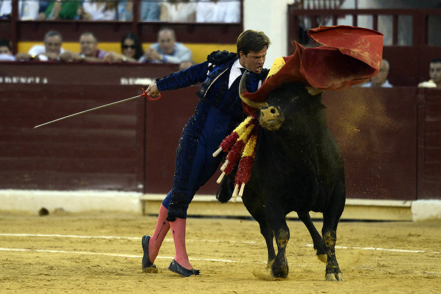 El lorquino triunfa cortando cuatro orejas y sale a hombros con El Juli, mientras que Manzanares se va de vacío en la Feria Taurina de Murcia