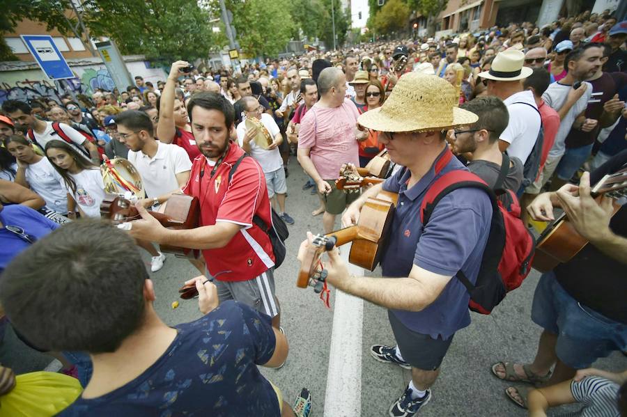 La ciudad se vuelca con la Fuensanta en una romería que ha superado la previsión de lluvias