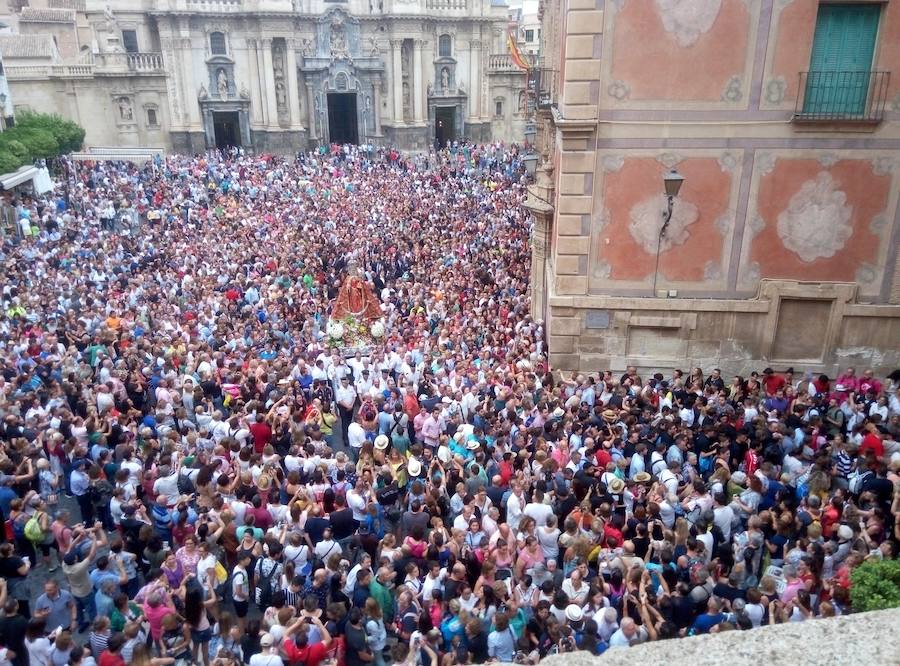 La ciudad se vuelca con la Fuensanta en una romería que ha superado la previsión de lluvias