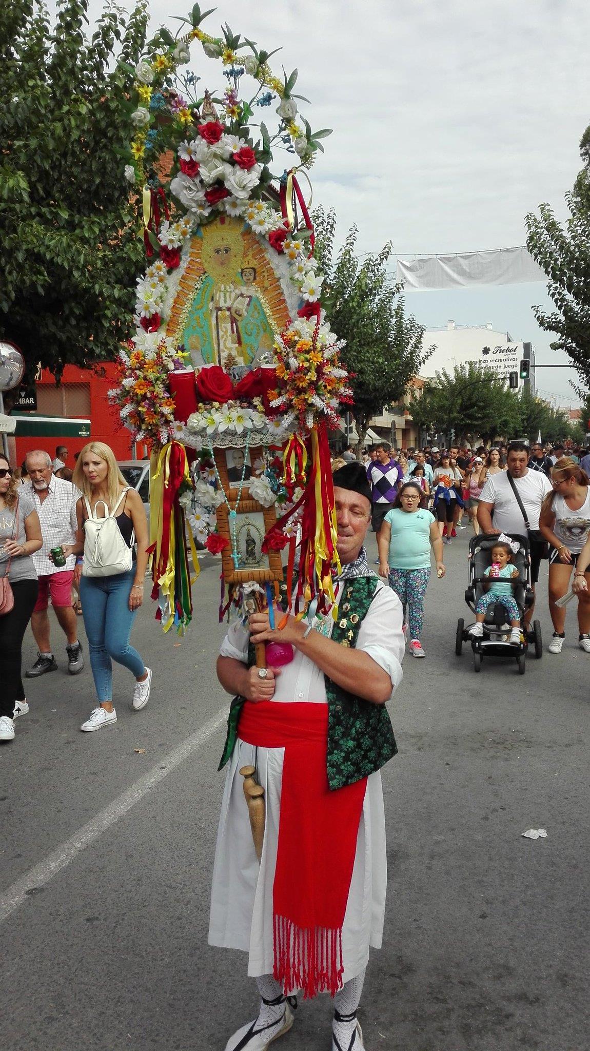 Una multitud de murcianos han acompañado a su Patrona en su tradicional romería por la ciudad
