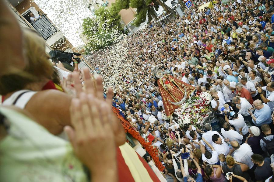 La ciudad se vuelca con la Fuensanta en una romería que ha superado la previsión de lluvias